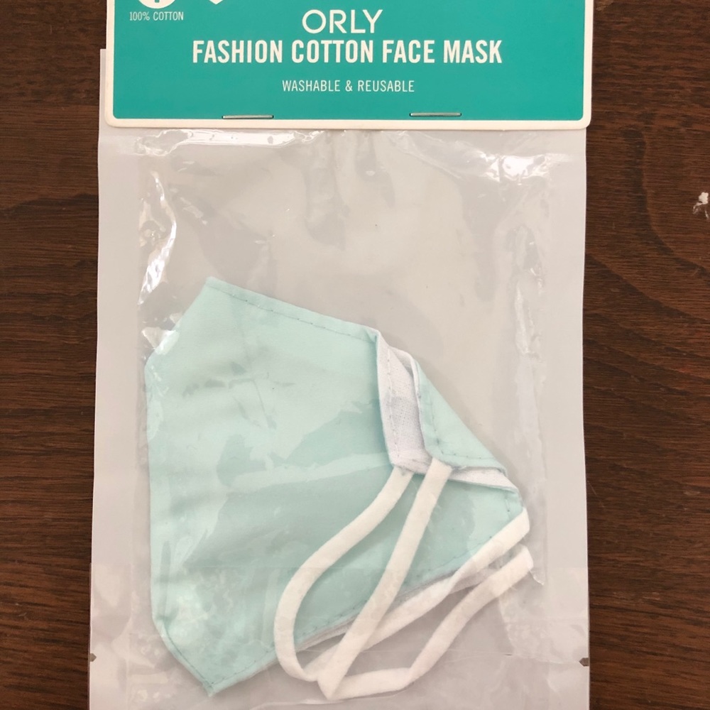 YOUTH Face mask.  Never been worn.